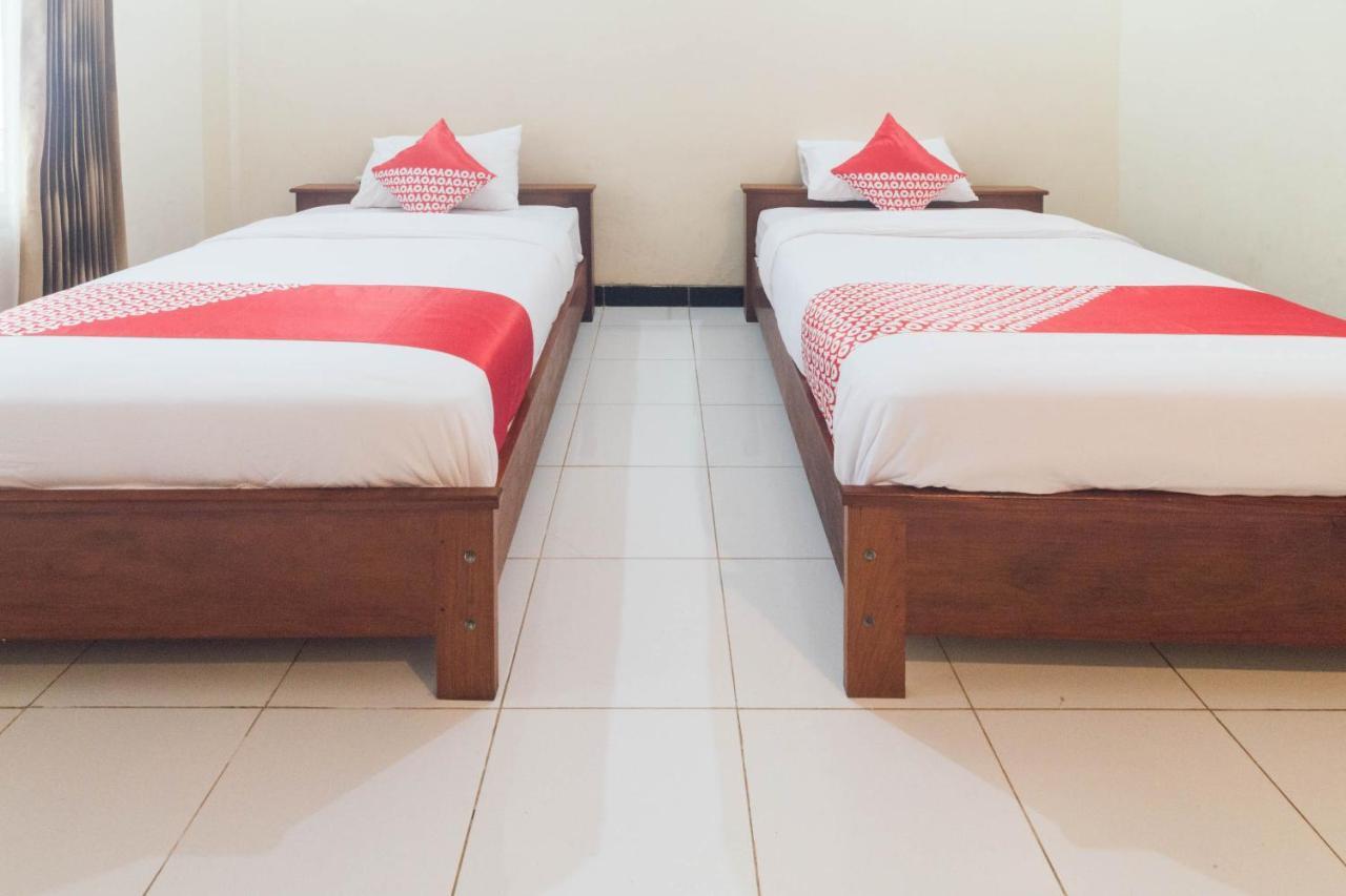 Oyo 1688 Collin Beach Hotel Ambon Dış mekan fotoğraf