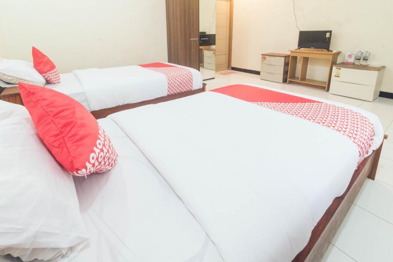 Oyo 1688 Collin Beach Hotel Ambon Dış mekan fotoğraf
